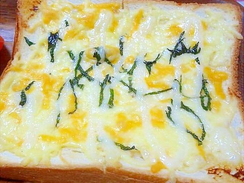 ツナマヨチーズ＆大葉のトースト